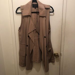 Sleeveless trench vest